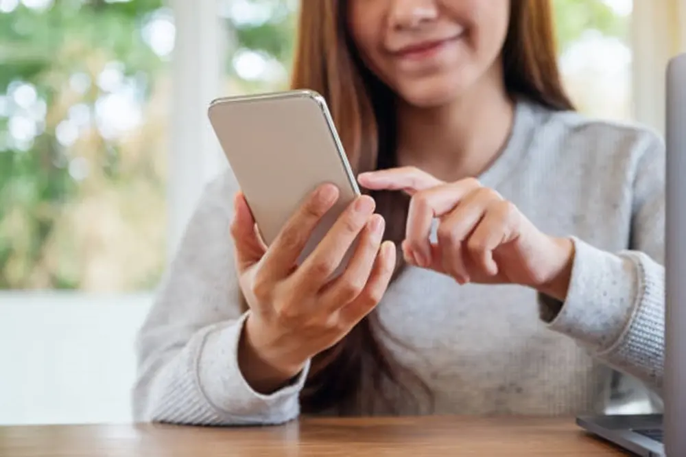 Contoh Aplikasi & Game Kuis Penghasil Uang Populer 2025